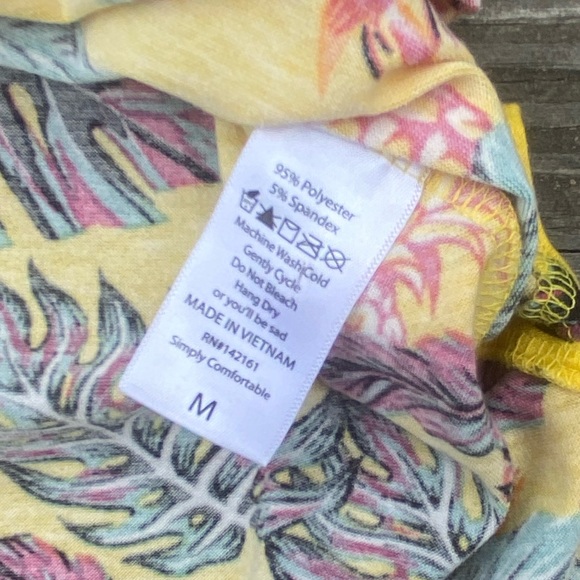 Lularoe Perfect Tee blouse yellow tropical pineapple palm fronds size Medium - Picture 9 of 9